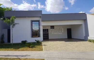 Imagem: A casa em condomínio possui 3 Dormitórios, 1 Banheiro, 2 Vagas