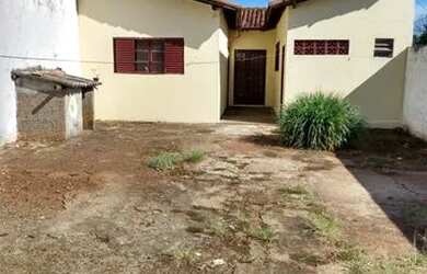 Imagem: A casa possui 2 Dormitórios, 1 Banheiro, 4 Vagas na garagem