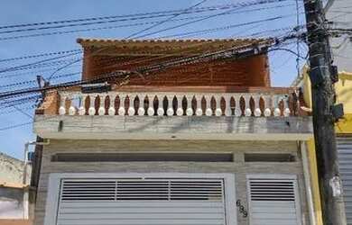 Imagem: A casa possui 3 Dormitórios, 3 Banheiros, 3 Vagas na garagem