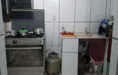 Imagem: A casa possui 2 Dormitórios, 2 Banheiros, 1 Vaga na garagem