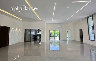 Imagem: A casa possui 4 Dormitórios, 5 Banheiros, 5 Vagas na garagem