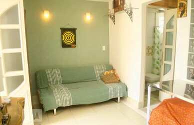 Imagem: O apartamento possui 1 Dormitório, 1 Banheiro, 1 Vaga na garagem