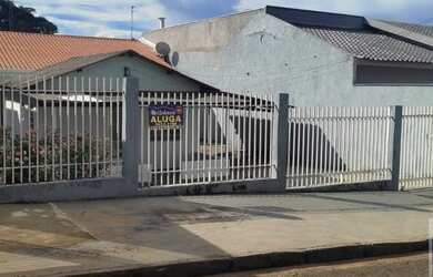 Imagem: A casa possui 2 Dormitórios, 1 Banheiro, 1 Vaga na garagem