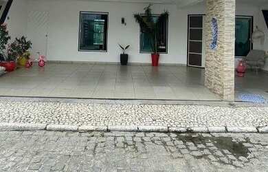 Imagem: A casa em condomínio possui 3 Dormitórios, 2 Banheiros, 2