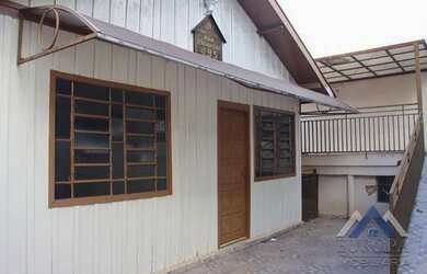 Imagem: A casa possui 3 Dormitórios, 2 Banheiros, 1 Vaga na garagem