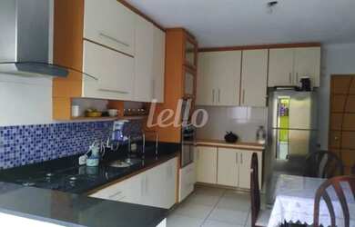 Imagem: A casa possui 4 Dormitórios, 3 Banheiros, 3 Vagas na garagem