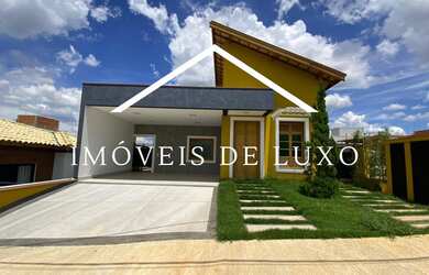 Imagem: A casa possui 3 Dormitórios, 5 Banheiros, 4 Vagas na garagem