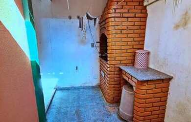 Imagem: A casa possui 2 Dormitórios, 2 Banheiros, 1 Vaga na garagem