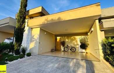 Imagem: A casa em condomínio possui 3 Dormitórios, 3 Banheiros, 2