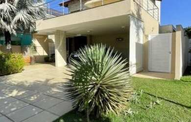 Imagem: A casa em condomínio possui 4 Dormitórios, 4 Banheiros, 4