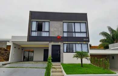 Imagem: A casa em condomínio possui 3 Dormitórios, 2 Banheiros, 4