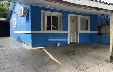 Imagem: A casa possui 2 Dormitórios, 1 Banheiro, 2 Vagas na garagem