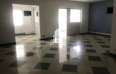 Imagem: A casa possui 4 Dormitórios, 5 Banheiros, 5 Vagas na garagem