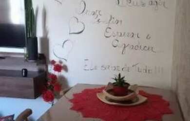 Imagem: O apartamento possui 2 Dormitórios, 1 Banheiro, 1 Vaga na garagem