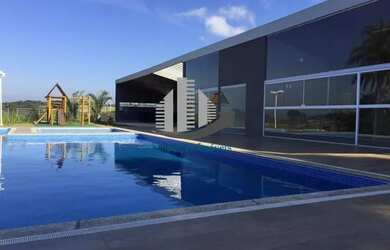 Imagem: A casa em condomínio possui 4 Dormitórios, 4 Banheiros, 4