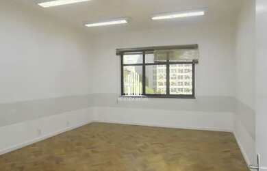 Imagem: O depósito possui 1 Vaga na garagem e 303m² de Área e está