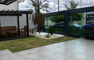 Imagem: A casa possui 5 Dormitórios, 5 Banheiros, 5 Vagas na garagem