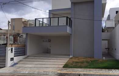 Imagem: A casa possui 3 Dormitórios, 4 Banheiros, 2 Vagas na garagem