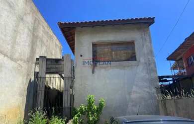 Imagem: A casa possui 2 Dormitórios, 1 Banheiro, 1 Vaga na garagem