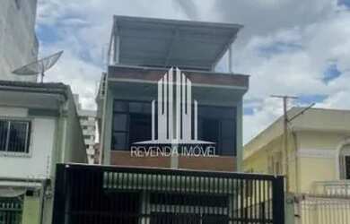 Imagem: O depósito para alugar possui 5 Vagas na garagem e 750m² de