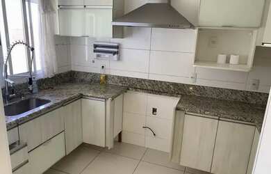 Imagem: A casa possui 4 Dormitórios, 5 Banheiros, 4 Vagas na garagem