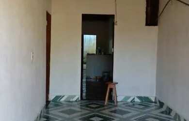 Imagem: A casa possui 2 Dormitórios, 1 Banheiro, 1 Vaga na garagem