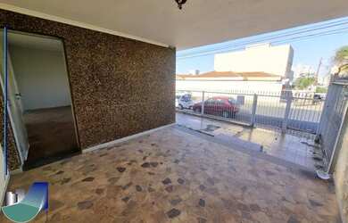 Imagem: A casa possui 4 Dormitórios, 5 Banheiros, 5 Vagas na garagem