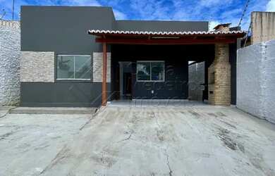 Imagem: A casa possui 2 Dormitórios, 2 Banheiros, 1 Vaga na garagem