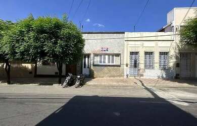 Imagem: A casa possui 3 Dormitórios, 2 Banheiros, 132m² de Área e