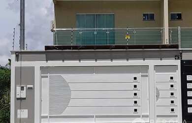 Imagem: A casa possui 3 Dormitórios, 4 Banheiros, 2 Vagas na garagem