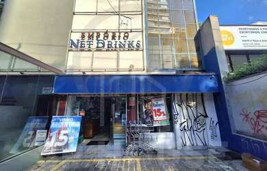 Imagem: O depósito possui 2 Vagas na garagem, 211m² de Área e está