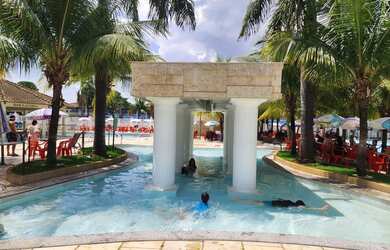 Imagem: O apartamento possui 1 Dormitório, Acomodam 5 pessoas, 1 Vaga