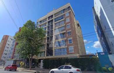 Imagem 2: Apartamento composto por 02 quartos, sendo 01 suíte, sala de estar e jantar, cozinha com a