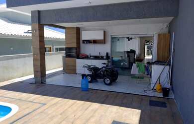 Imagem 11: Pertinho da PRAIA. Acomodam 12 pessoas, 5 Vagas na garageme3 Dormitórios