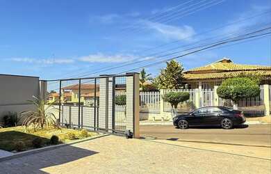 Imagem: A casa em condomínio possui 4 Dormitórios, 5 Banheiros, 4