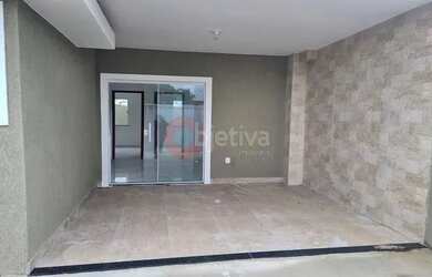 Imagem: A casa possui 2 Dormitórios, 1 Banheiro, 2 Vagas na garagem