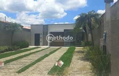 Imagem: A casa possui 1 Dormitório, 2 Banheiros, 5 Vagas na garagem