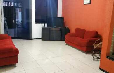 Imagem 4: VENDE-SE CASA DE ANDAR COM 3 CASAS NO TERRENO