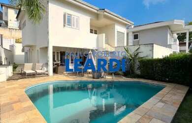 Imagem: A casa em condomínio possui 3 Dormitórios, 5 Banheiros, 4