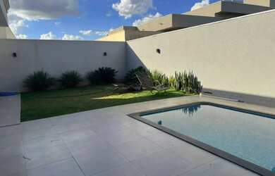 Imagem: A casa em condomínio possui 3 Dormitórios, 3 Banheiros, 2