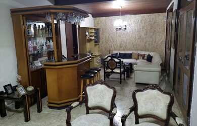 Imagem: A casa possui 3 Dormitórios, 3 Banheiros, 364m² de Área e