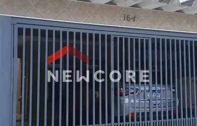 Imagem: A casa possui 3 Dormitórios, 2 Banheiros, 2 Vagas na garagem