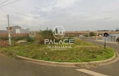 Imagem: A casa possui 1 Dormitório, 1 Banheiro, 1 Vaga na garagem