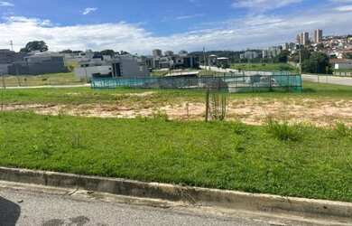 Imagem: O terreno possui 360m² de Área e está localizado em Além