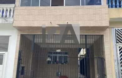 Imagem: A casa possui 4 Dormitórios, 2 Banheiros, 2 Vagas na garagem