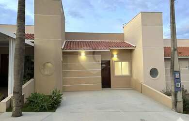 Imagem: A casa em condomínio possui 3 Dormitórios, 2 Banheiros, 2