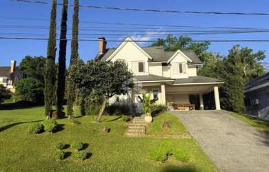 Imagem: A casa em condomínio possui 3 Dormitórios, 3 Banheiros, 2