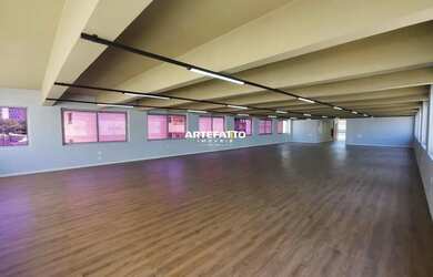 Imagem: O depósito possui 5 Vagas na garagem e 3500m² de Área e está