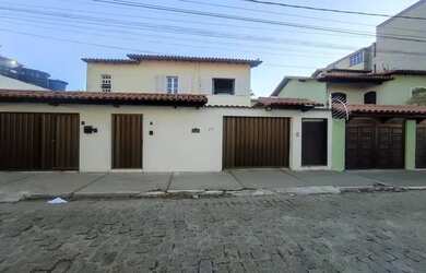 Imagem: A casa possui 2 Dormitórios, 2 Banheiros, 1 Vaga na garagem