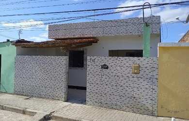 Imagem: A casa possui 2 Dormitórios, 2 Banheiros e está localizado